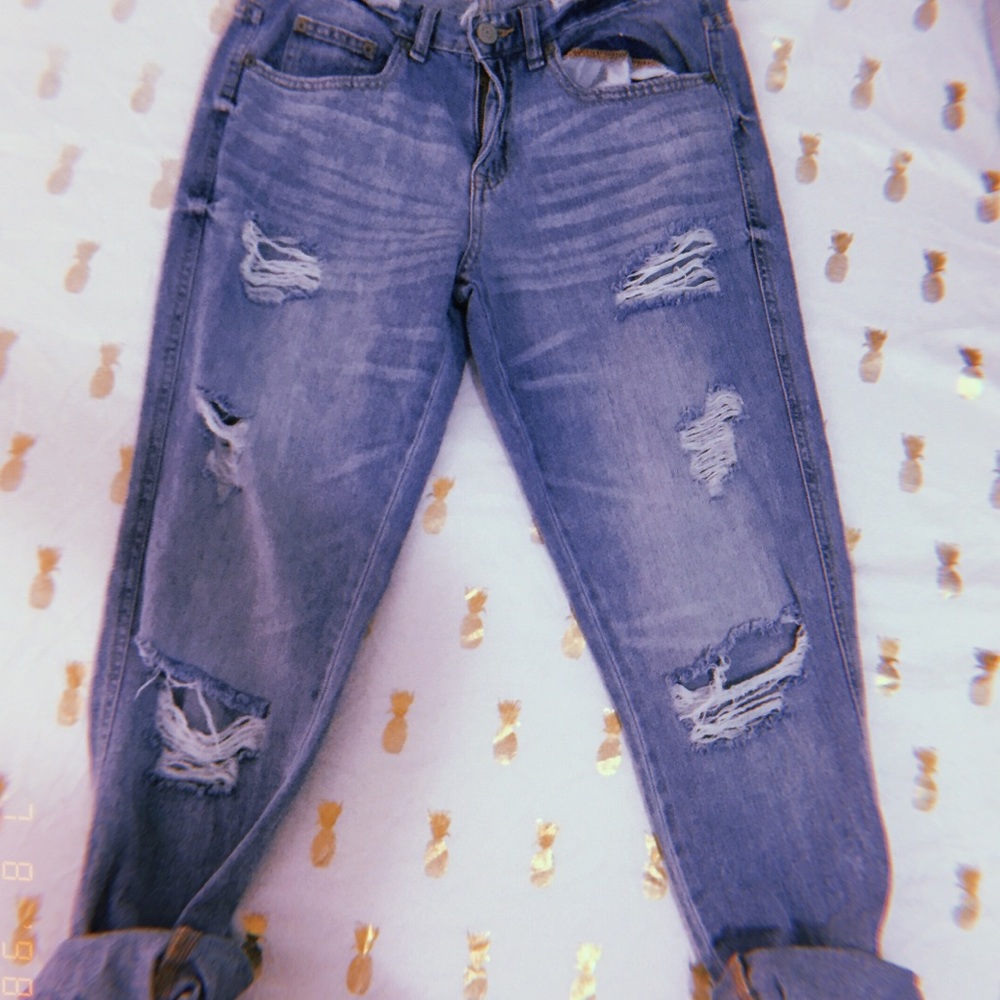 ™️Ripped boyfriend jeans💙